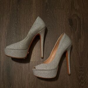 Petit Cadeau Danielle silver glitter Women's Peep Toe Pumps with Platform